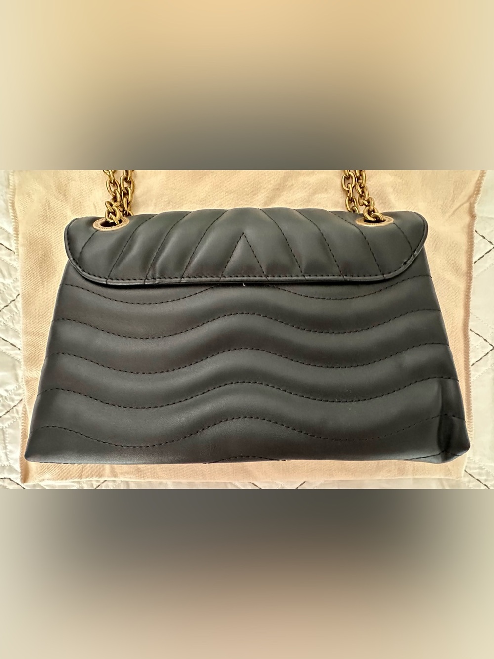 Luxury New Wave Chain Black Quilted Shoulder Bag - Picture 3 of 16
